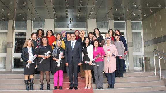 Milli Eğitim Müdürümüz Bülent ŞAHİN Bayan Personelimizin Kadınlar Günü´nü Kutladı