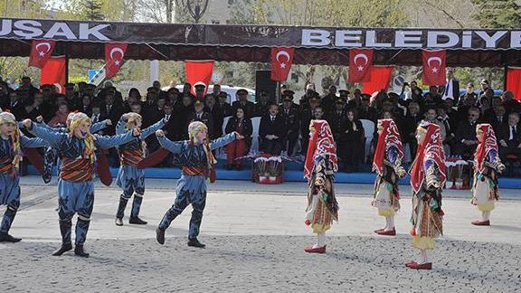 23 Nisan Ulusal Egemenlik ve Çocuk Bayramı  Atatürk Anıtı Önünde Düzenlenen Törenlerle Kutlandı