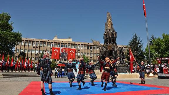 19 Mayıs Atatürk´ü Anma ve Gençlik ve Spor Bayramı Atatürk Anıtı Önünde Düzenlenen Etkinliklerle Kutlandı