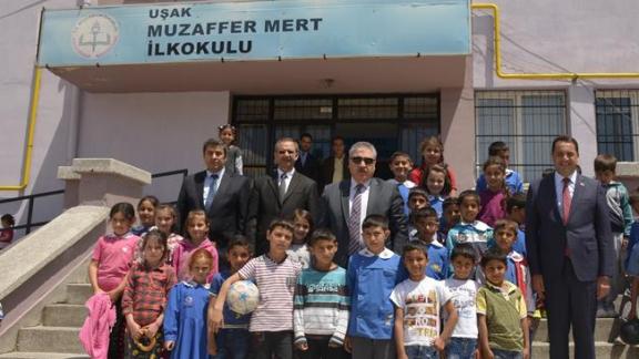 Vali Ahmet Okur Muzaffer Mert  İlkokulunu Ziyaret Etti