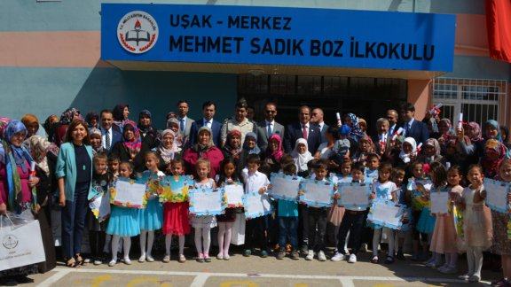 Mehmet Sadık Boz İlkokulunda Karne  ve Okur Yazarlık Töreni Düzenlendi.