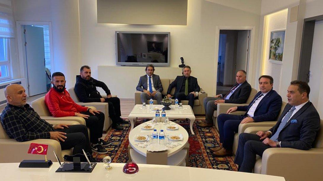 Alanyaspor Başkanı Hasan Çavuşoğlu İl Millî Eğitim Müdürü Bülent Şahin'i ziyaret etti.