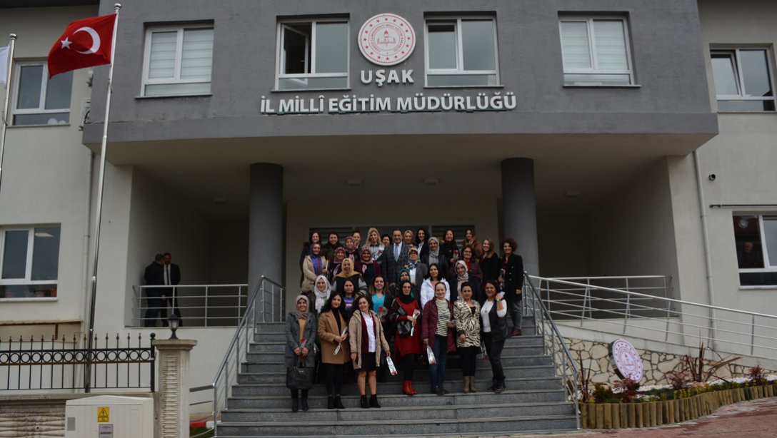 İl Milli Eğitim Müdürü Bülent Şahin 8 Mart Dünya Kadınlar Gününde kurum personeli ile bir araya geldi