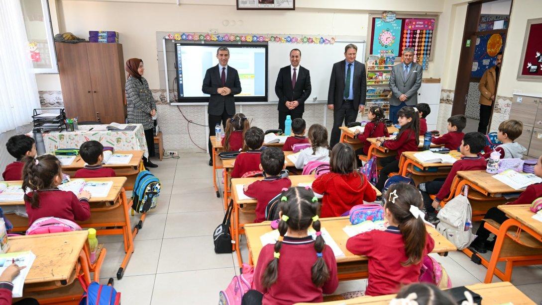 Valimiz Sayın Dr. Naci AKTAŞ, yapımı devam eden Ali Turan İlkokulu inşaatında incelemelerde bulundu