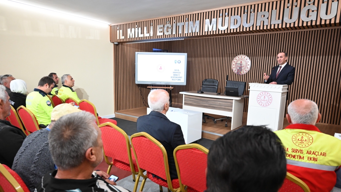 Taşımalı Eğitim ve Özel Servis Şoförleri ile Rehber Personele Eğitim Programı Düzenlendi