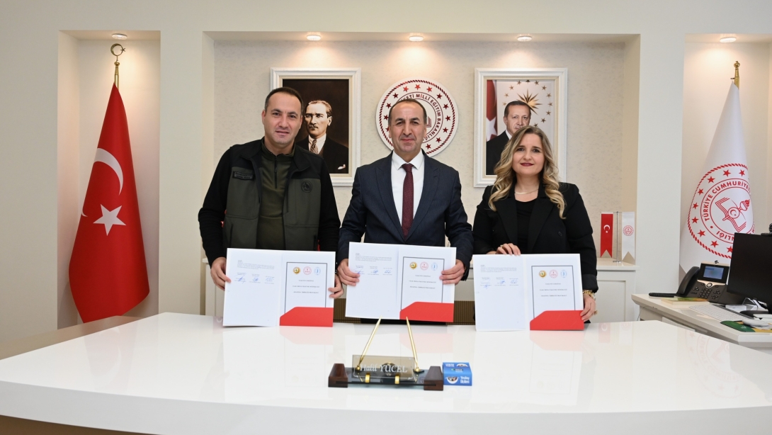 Uşak'ta Eğitim ve Çevre Alanında Önemli İş Birliği Protokolleri İmzalandı