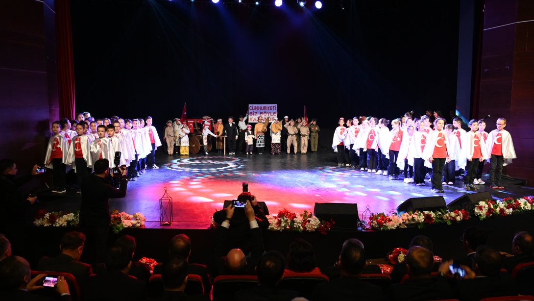29 EKİM CUMHURİYET 103. YILI UŞAK'TA COŞKUYLA KUTLANDI